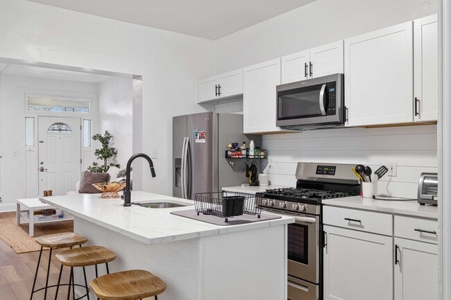 Building Photo - 2230 Tilbury Ave