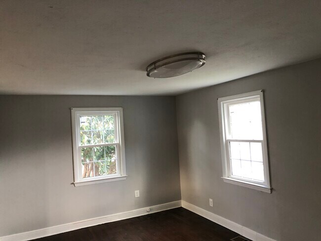 Building Photo - 138 Ruane St