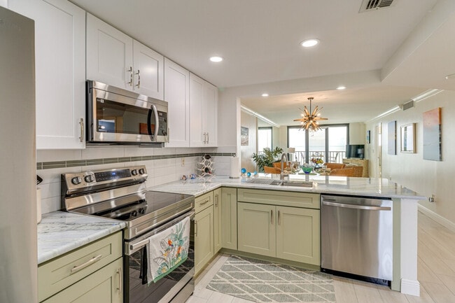 Building Photo - 4250 N Hwy A1A