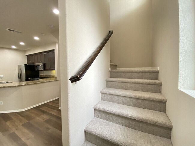 Building Photo - 2bd/2.5ba Townhouse with A/C in San Elijo ...