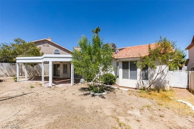 Building Photo - 8825 Fall Green Dr