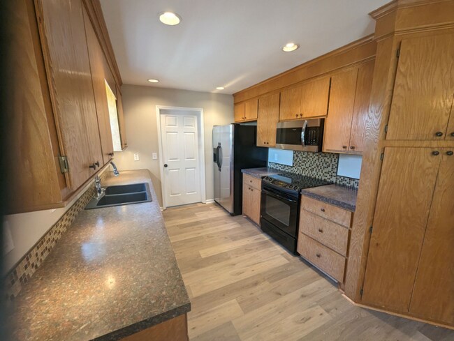 Building Photo - Hanahan Lake View Home for Lease