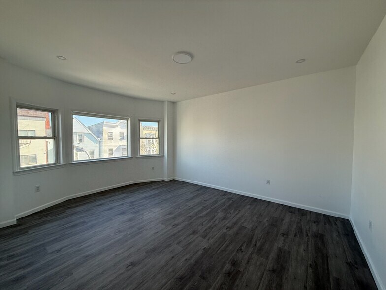 Building Photo - 17 Kearny Ave