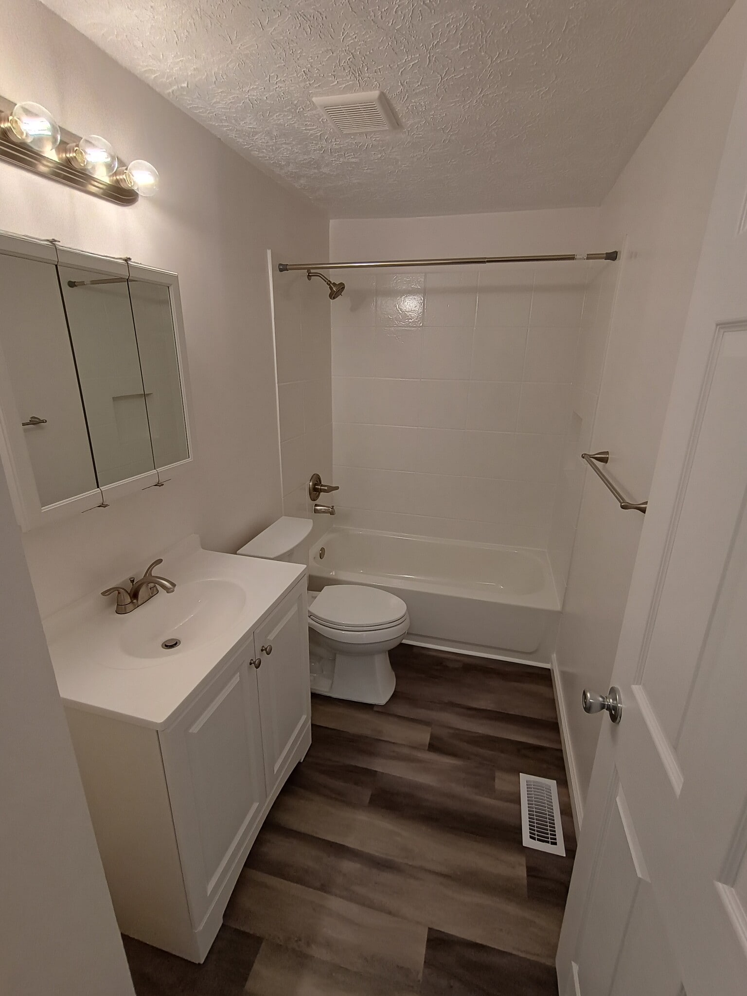 Bathroom 1 - 904 Leslie Ct