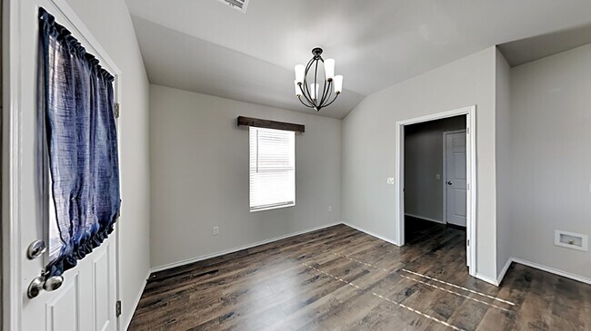 Building Photo - Very Nice 3 Bedroom 2 Bath Home in Yukon Schools