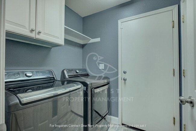 Building Photo - 4 Bedroom, 2 bathroom, 2 car garage