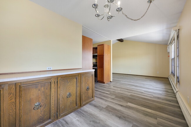 Building Photo - 950 Westbrooke Way