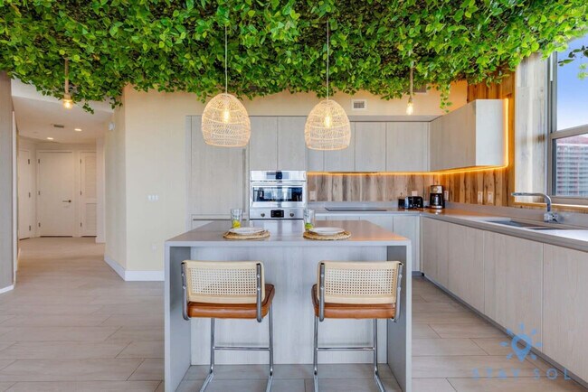 Building Photo - 4010 S Ocean Dr