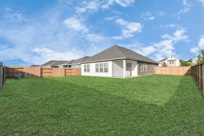 Building Photo - Elm