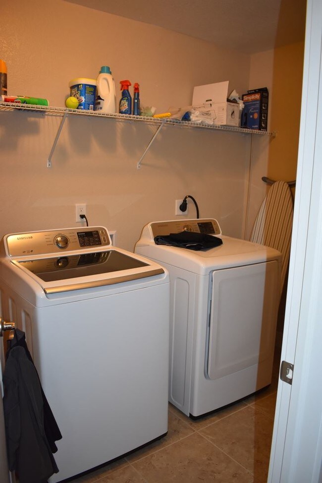 Building Photo - 611 Grandview Meadows Dr