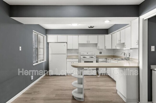 Building Photo - 7249 Pasadena Blvd