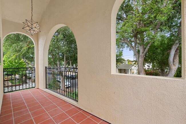 Building Photo - Stunning brand new construction, modern luxury living!