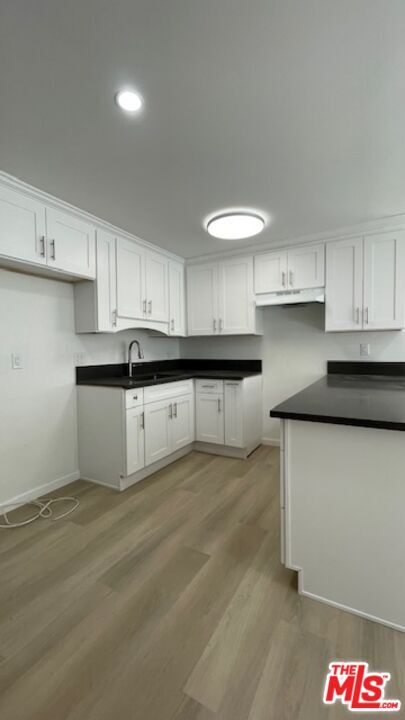 Building Photo - 545 S Manhattan Pl