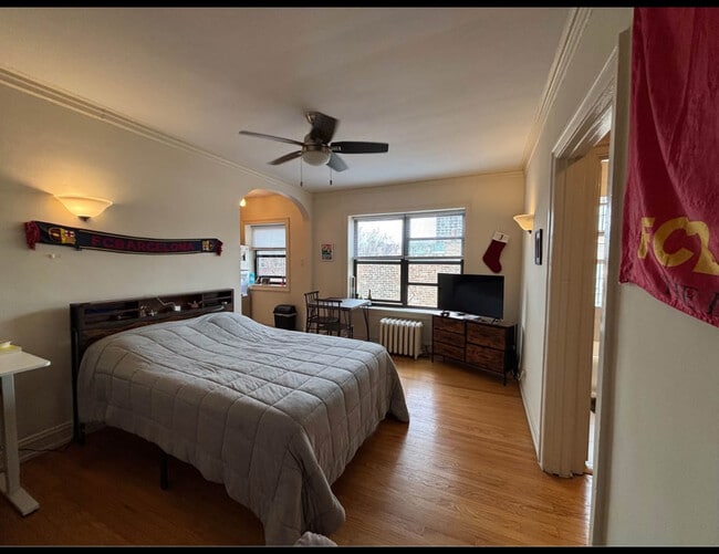Building Photo - 1824 N Lincoln Park W