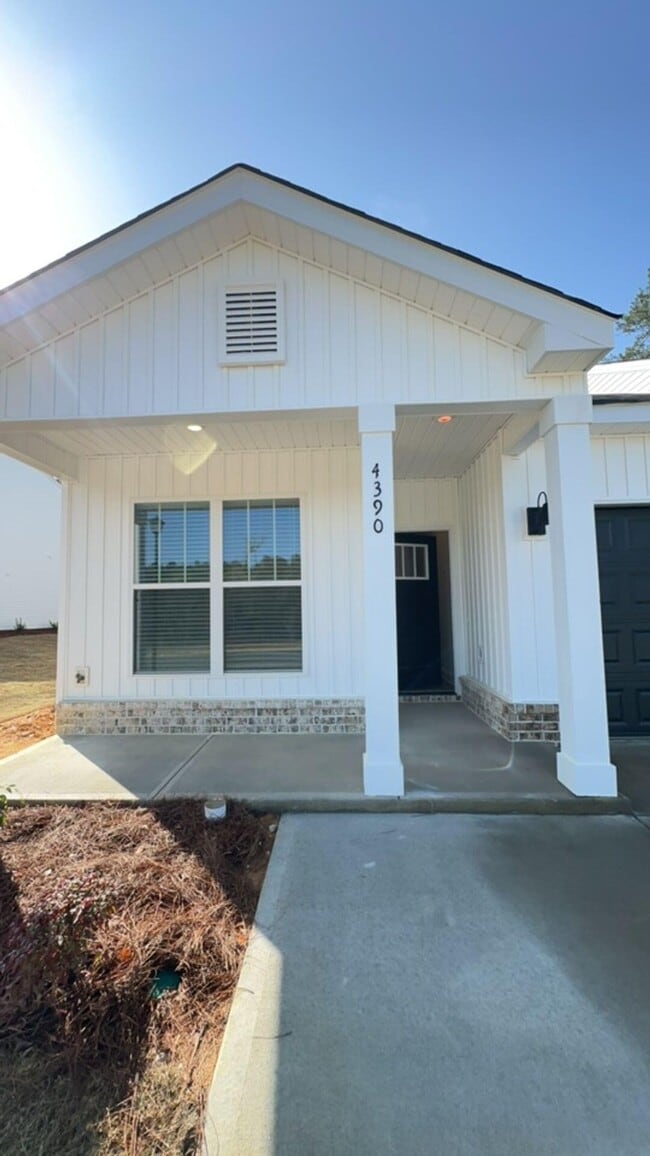 Building Photo - 4390 Taylor Pond Rd