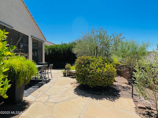 Building Photo - 13045 N Burrobush Loop