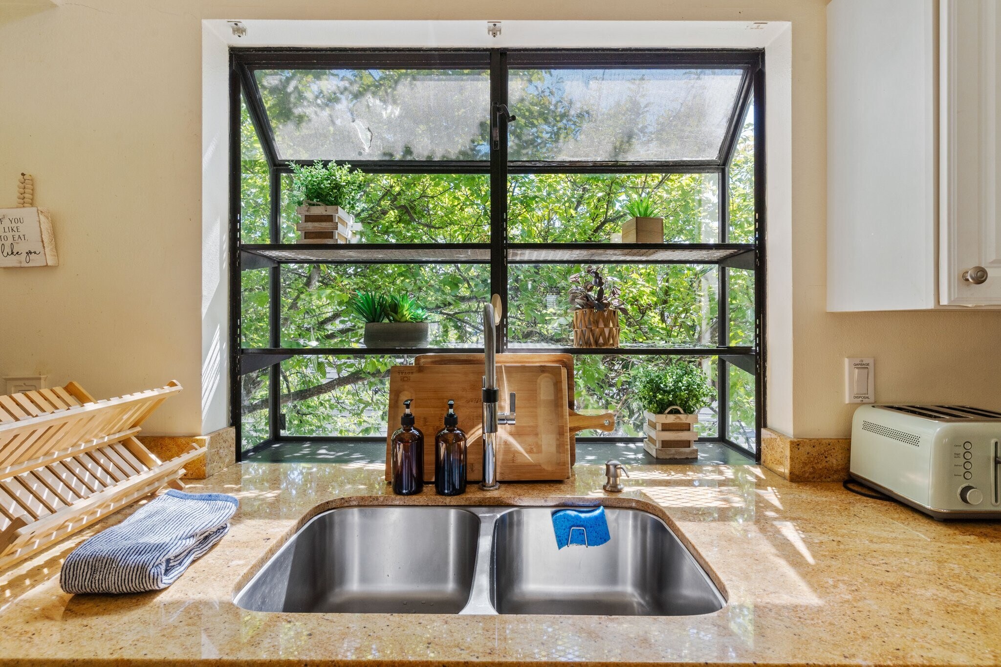 Kitchen - 34 Silva Ave