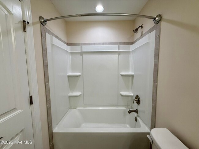 Building Photo - 300 Mashie Ct