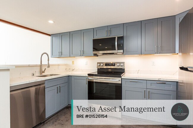 Building Photo - Spacious Designer Loft in One of San Francisco's Most Connected Neighborhoods