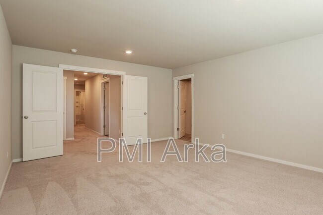 Building Photo - 10823 32nd St NE