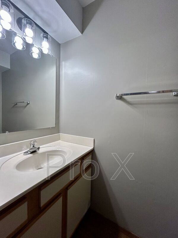 Building Photo - 1450 E Sequoyah Ct