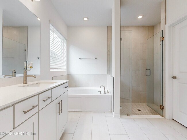 Building Photo - 401 Archstone Wy