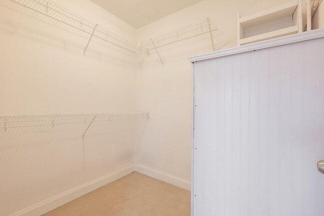 Building Photo - 212 E Clay St