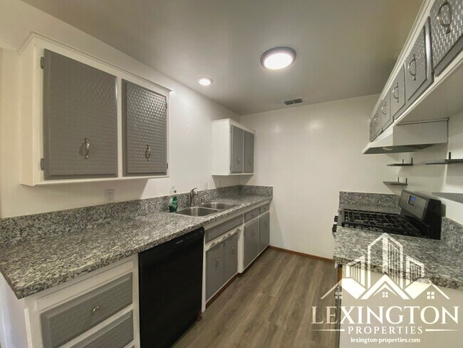 Building Photo - Charming, Orangevale Home with Spacious Yard! – 3BD/2BA