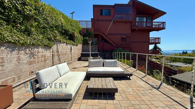 Building Photo - Elegant Piedmont Retreat with Expansive Ba...