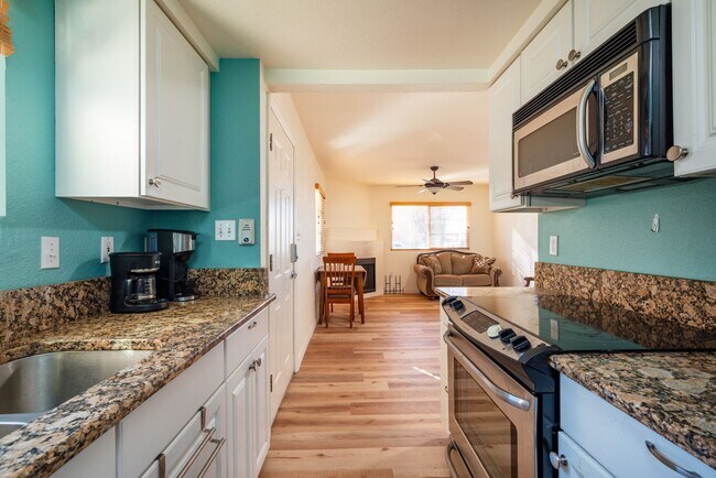 Building Photo - Available Now this Lovely One Bedroom Condo
