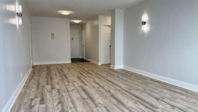 Building Photo - 201 St Pauls Ave