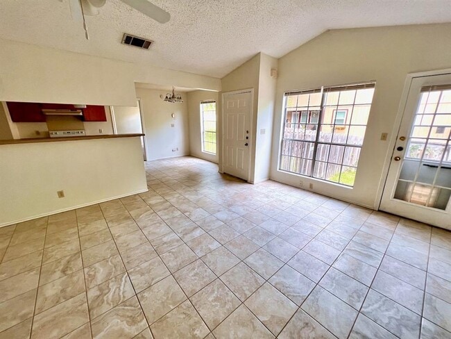 Building Photo - 367 Fantail Loop
