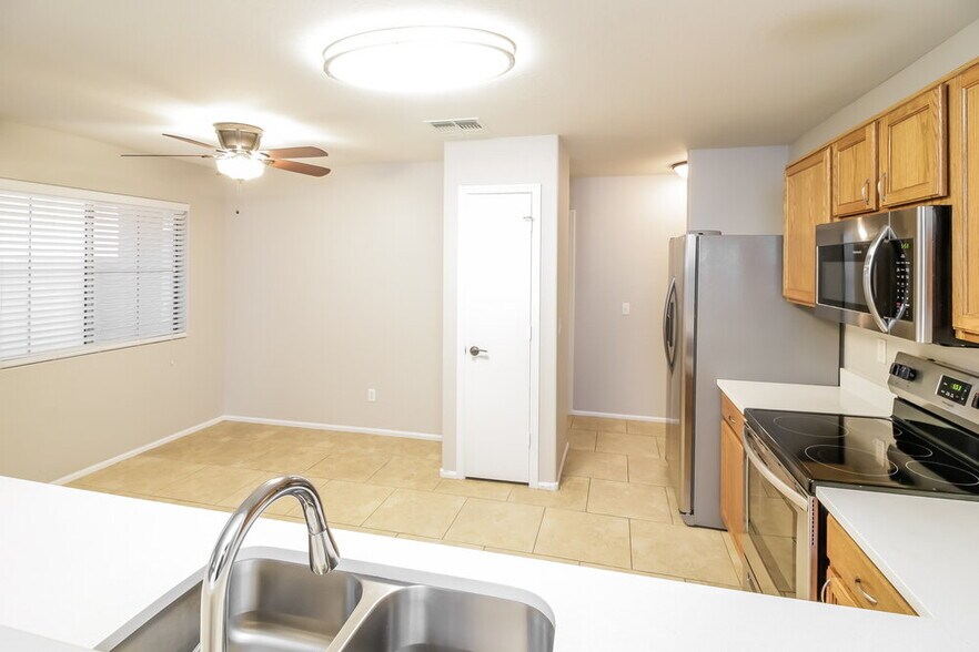 Building Photo - 43464 Colby Dr