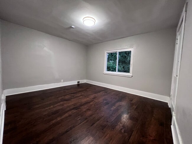 Building Photo - Updated 2BR Townhouse now showing!