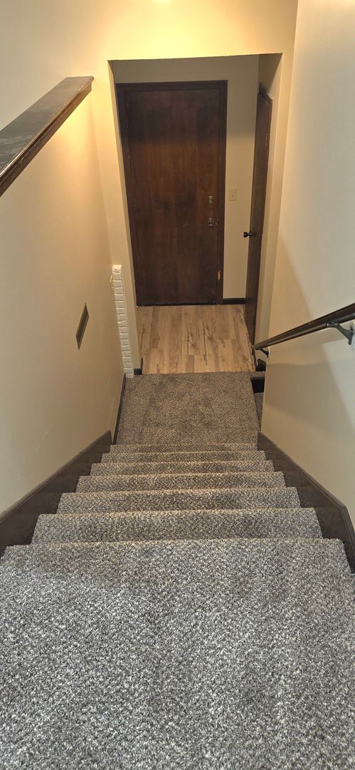 Building Photo - 2000 Square feet Duplex Southeast! $1195 Yard Care INCLUDED!