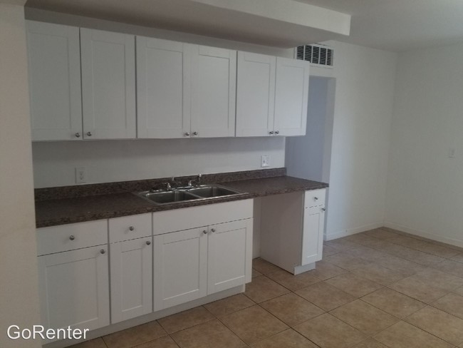 Building Photo - 5 br, 2 bath House - 911 S Drew St