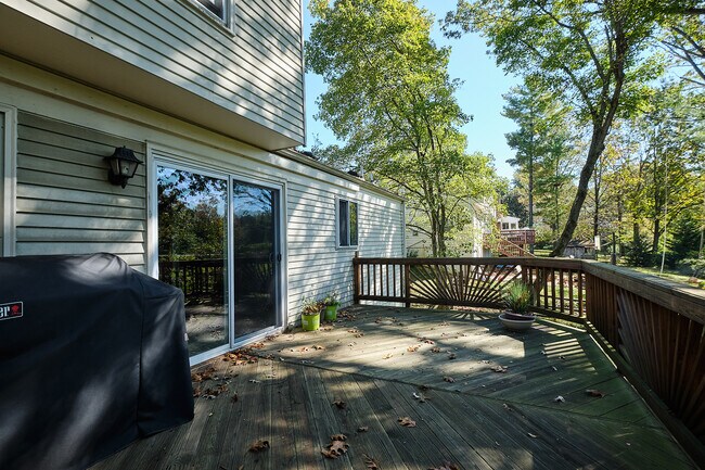 Building Photo - 9124 Orchard Brook Dr
