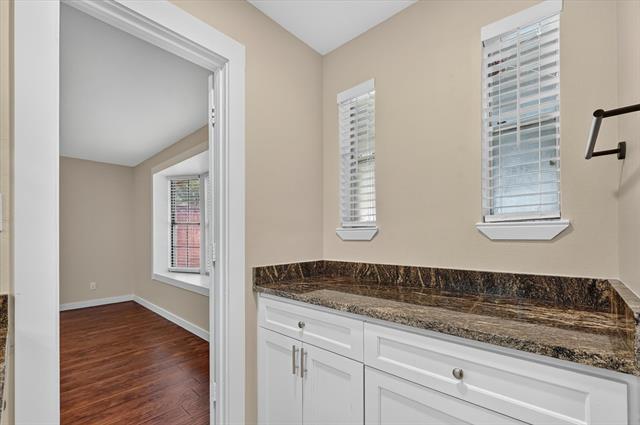 Building Photo - 2816 Pinehurst Dr