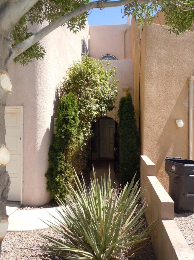 Building Photo - 4608 Holiday Breeze Pl NE