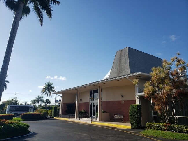 Building Photo - 2615 Garden Dr N