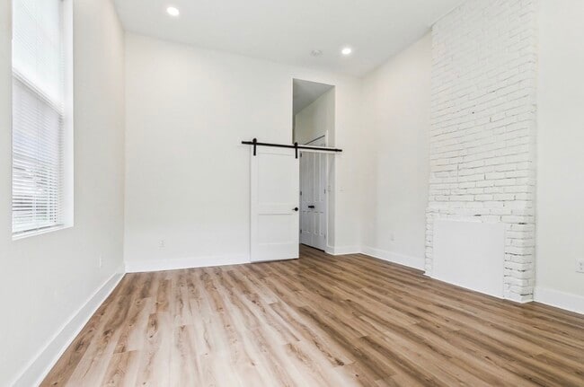 Building Photo - 2024 Bienville St