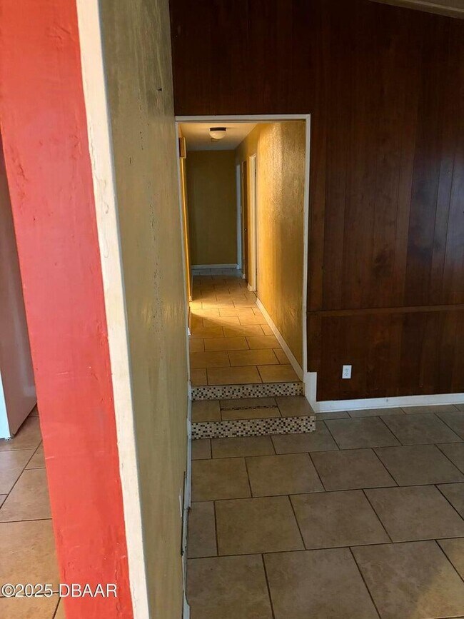 Building Photo - 2537 Coral Way W