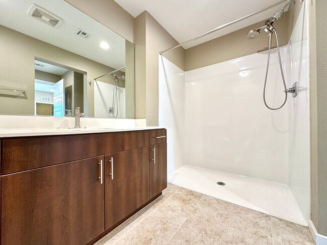 Building Photo - Charleston & 215 Aka Affinity