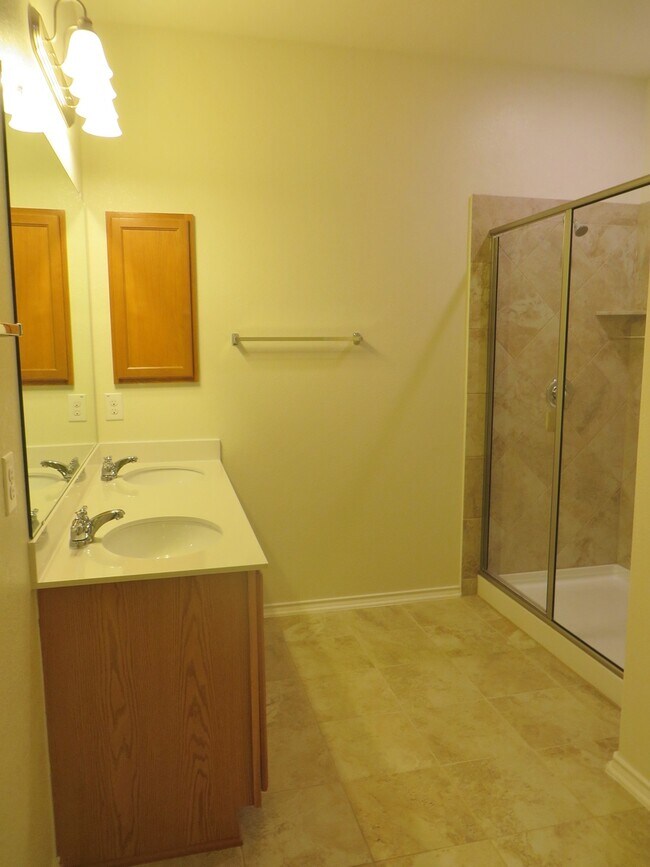 Building Photo - 4 Bedroom 2 Bathroom Creekside At Georgetown Village Home