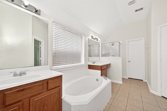 Building Photo - 13006 Rose Landing Dr