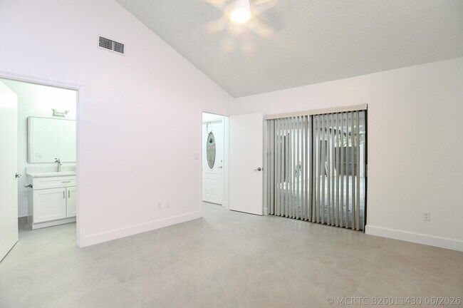 Building Photo - 1148 Summit Trail Cir