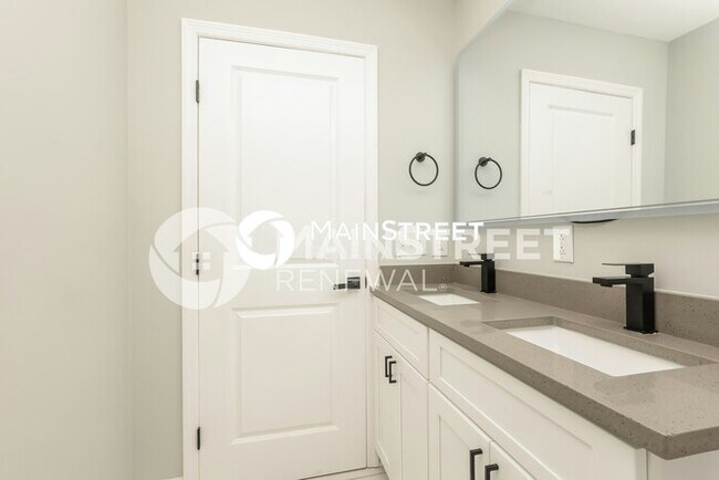 Building Photo - 3 Bedroom Pet-Friendly Home in NASHVILLE, TN with Main Street Renewal