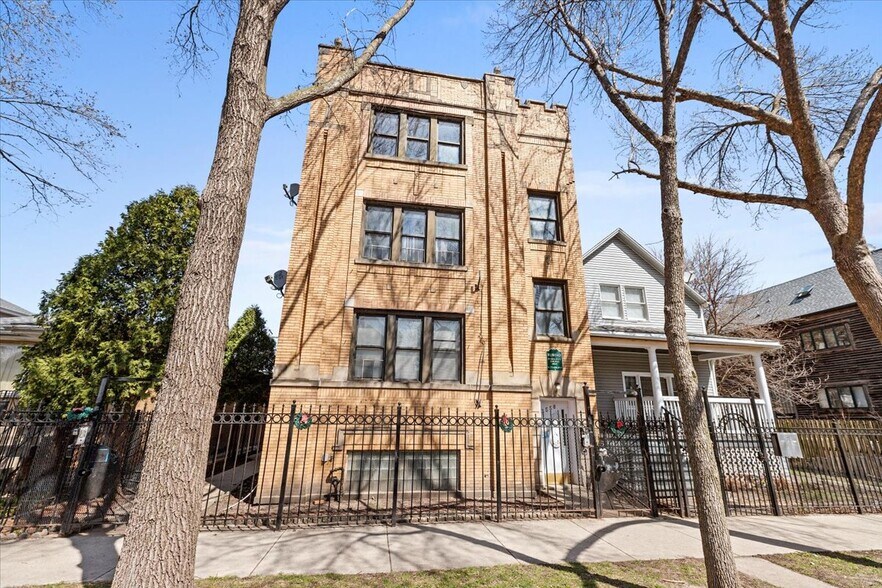 Building Photo - 3557 W Cortland St