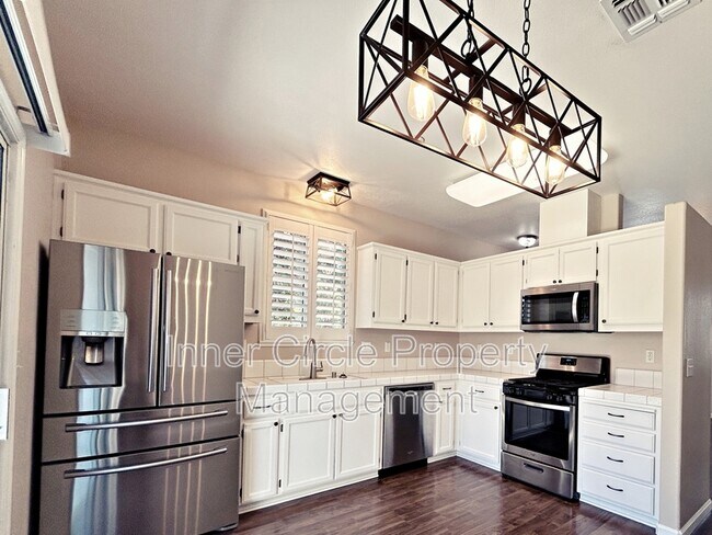 Building Photo - 253 Creektrail Ct