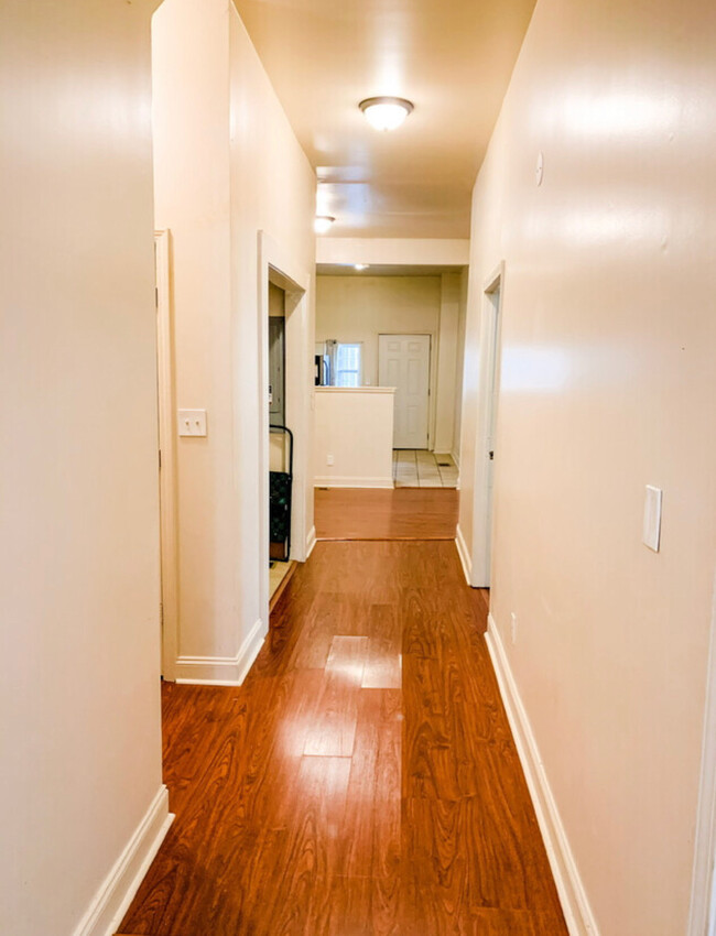 Building Photo - 309 W 41st St